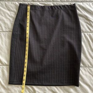 Max studio pencil skirt with black and grey geometric pattern and black trim